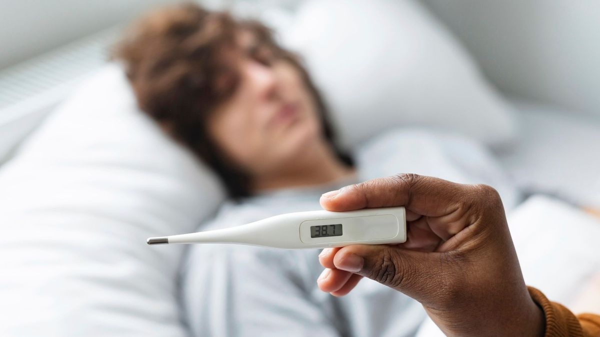 El Dr. Juan Carlos Morales y el Dr. Salvador Niño explican a La FM cómo se transmite la nueva gripe H2N2, sus síntomas y las medidas de prevención recomendadas.