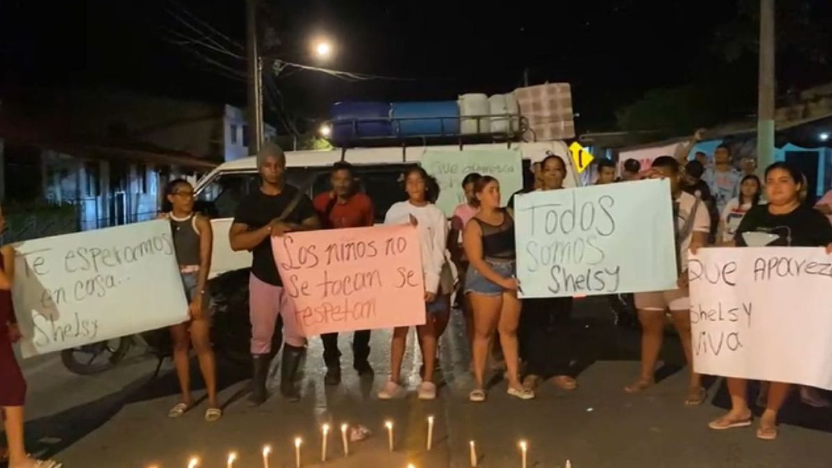 Velatón en Mingueo, La Guajira, por la muerte de una menor de tres años.