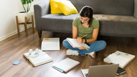 También señaló que uno de los retos es la socialización. Para atenderla, mencionó que existen academias deportivas, centros de desarrollo infantil y otras actividades que funcionan con horarios flexibles.