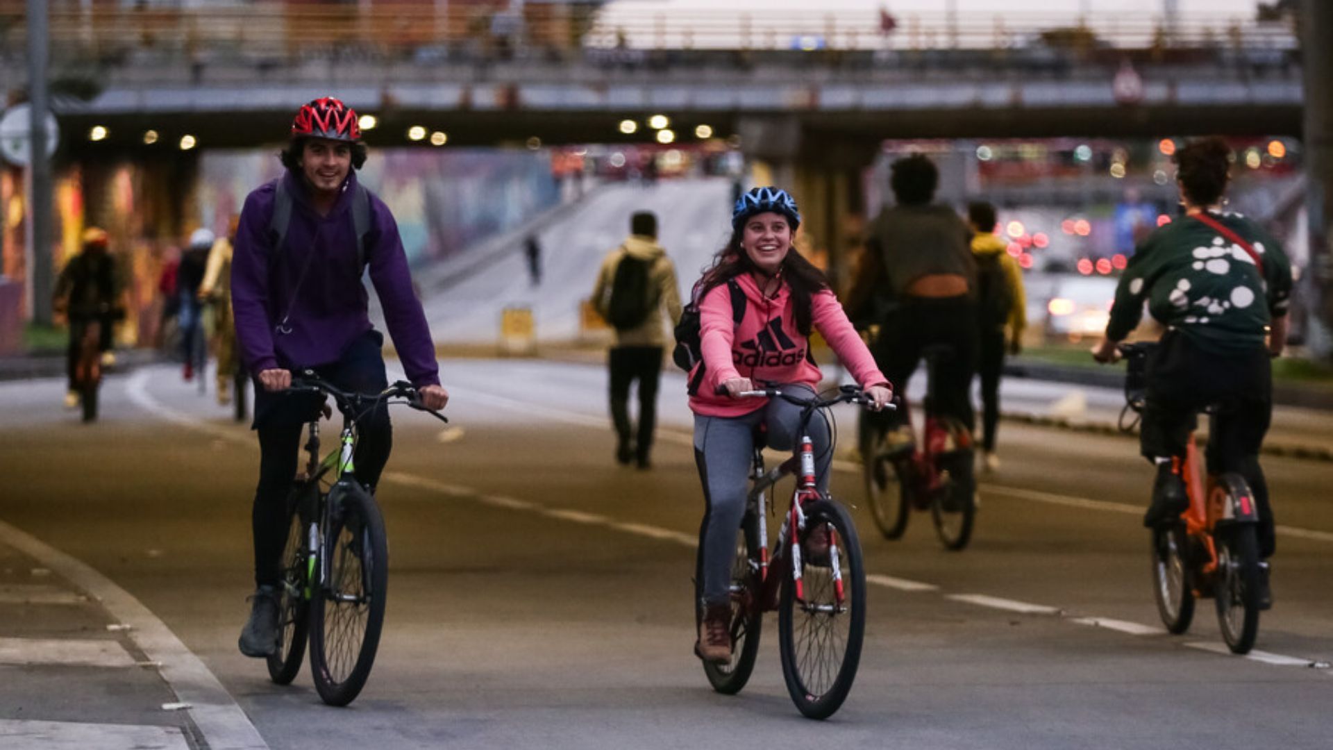 Para la programación de este año, hay actividades físicas, recorridos temáticos y participación del Bici-Karaoke con música navideña. 