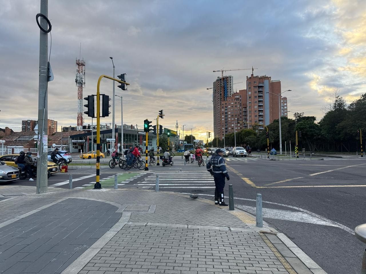 Se reportan varios corredores viales afectados por el alto flujo vehicular.