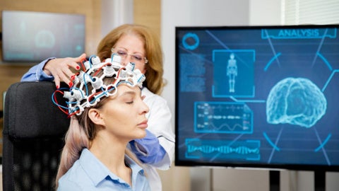 El chip usa más de 60.000 electrodos para captar señales neuronales con alta precisión.