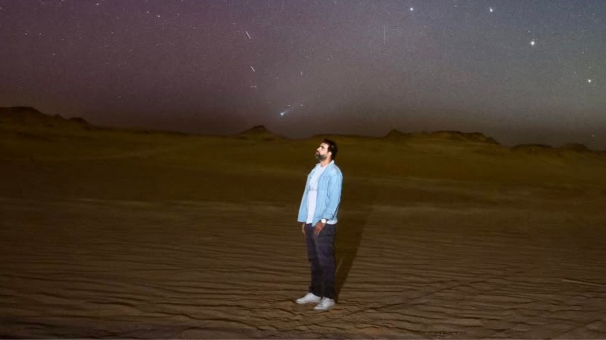 El cometa 3I/ATLAS, registrado desde el desierto negro de Egipto durante su tránsito por el sistema solar.