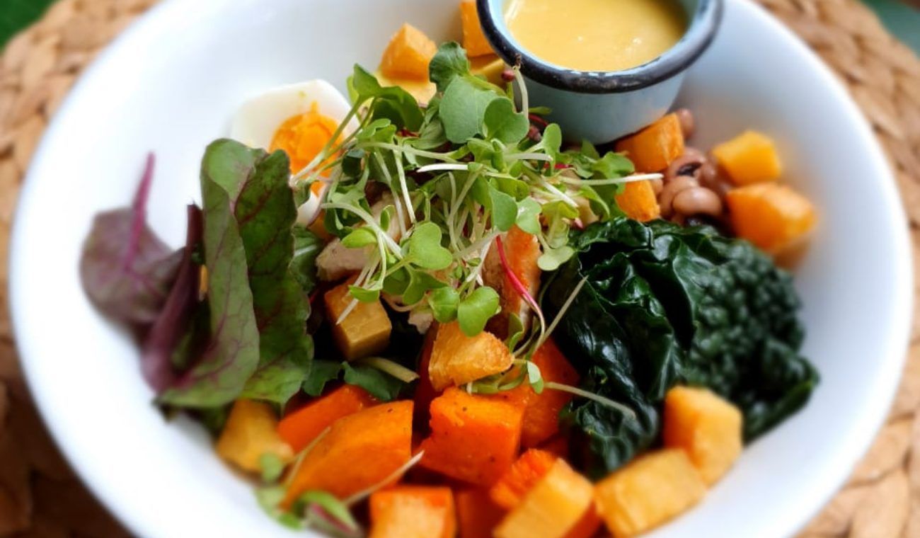 Este restaurante se destaca por sus recetas elaboradas con productos frescos cultivados por campesinos e indígenas.