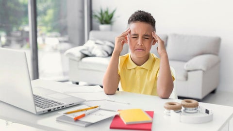 Ana María Morales Renjifo durante su entrevista en La FM, explicando síntomas y manejo del TDAH.