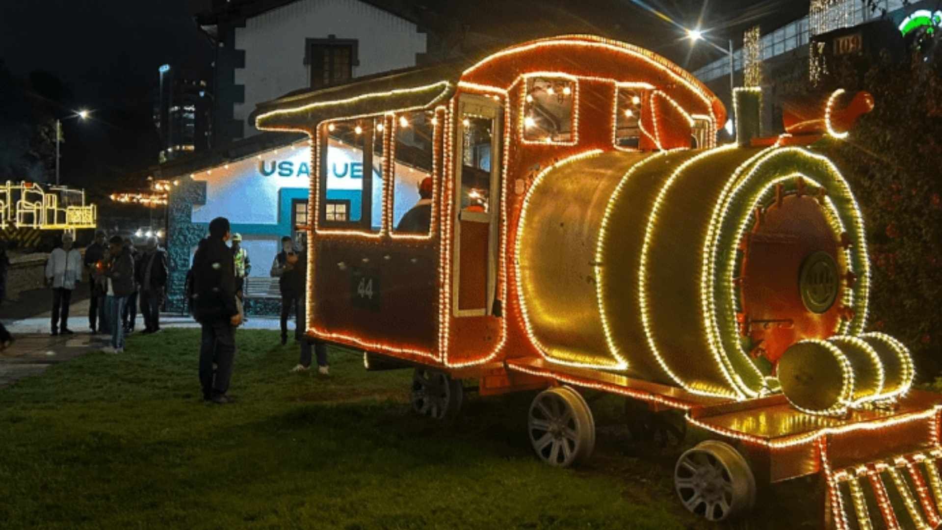 Los pasajeros del Tren de la Sabana podrán disfrutar de música, juegos pirotécnicos y fotos con la locomotora iluminada.