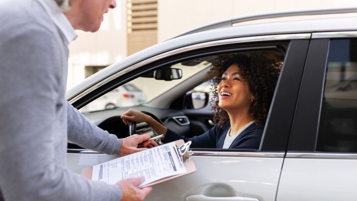 Si el trámite no se realiza dentro de los seis meses establecidos, el vehículo puede enfrentar la suspensión del registro en el organismo de tránsito.
