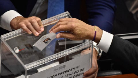 Aunque algunos partidos parecen inclinarse por la encuesta, otros actores políticos sí mantienen su interés en una consulta.