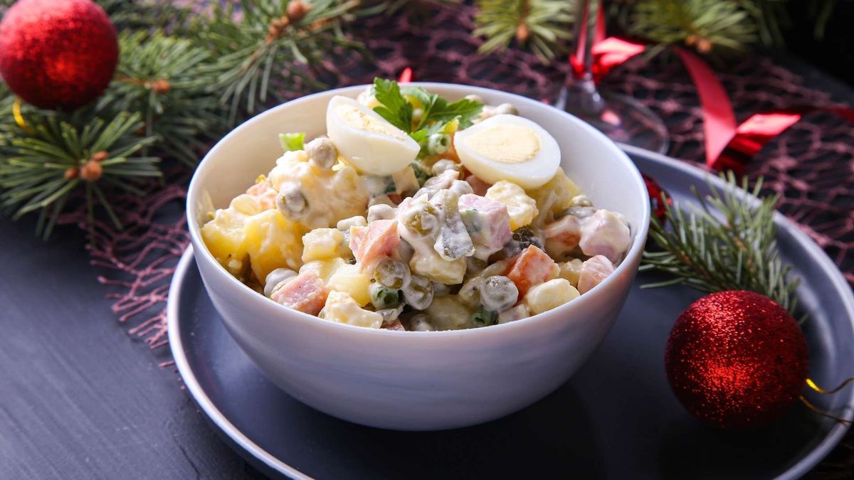 Las ensaladas frías hacen parte del menú tradicional en la cena navideña de diciembre.