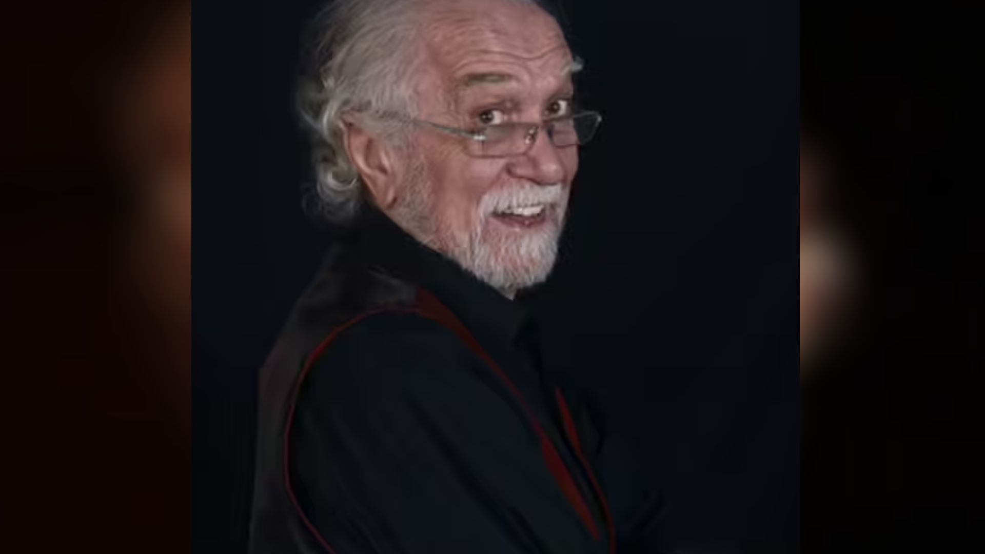 Su trayectoria unió humor, música académica y jazz con una impronta personal.