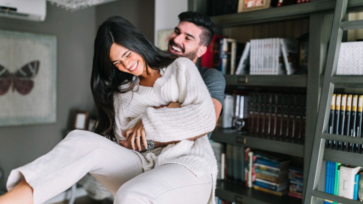 En materia patrimonial, indicó que tras dos años de convivencia se configura una sociedad patrimonial, equivalente a la sociedad conyugal del matrimonio.