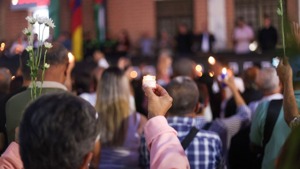 En Bello se han realizado velatones en homenaje a los fallecidos