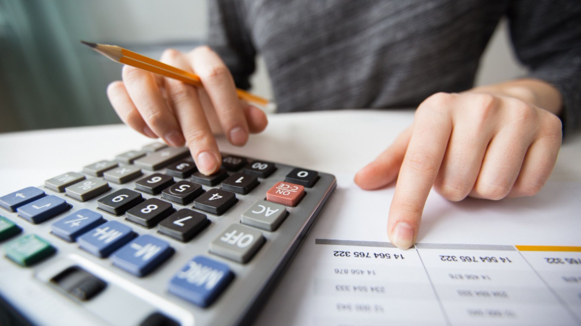 Además de los recargos dominicales y festivos, la reforma laboral introduce ajustes en el horario a partir del cual se reconoce el recargo nocturno. 