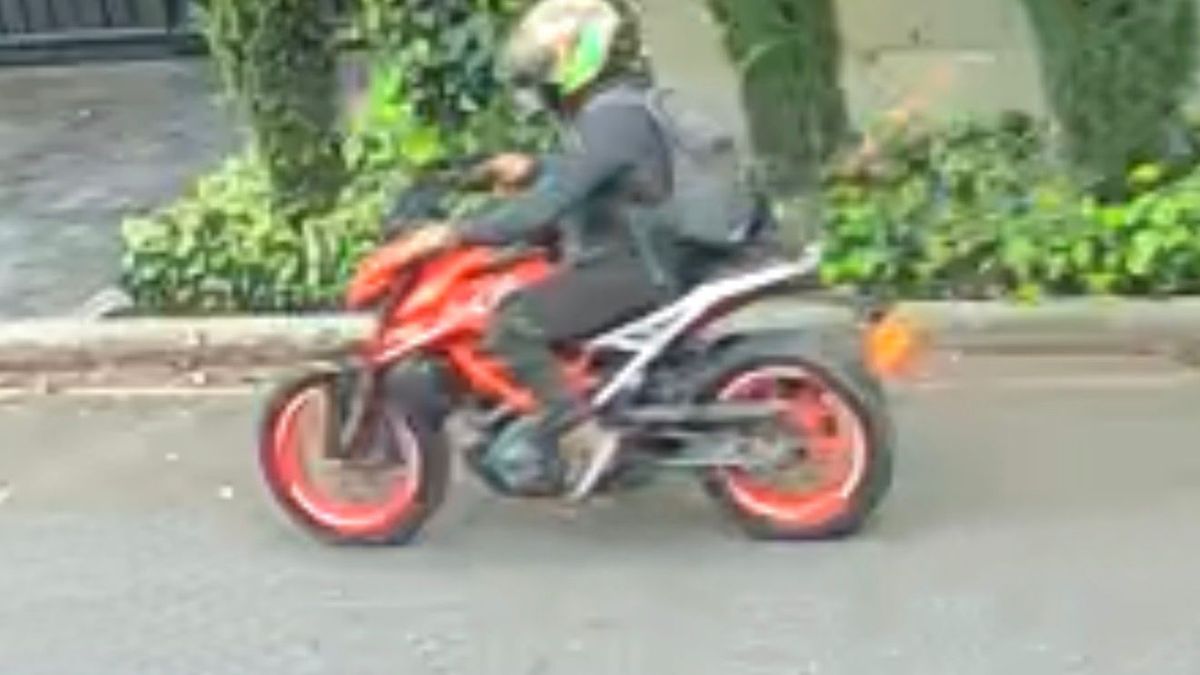 Moto naranja