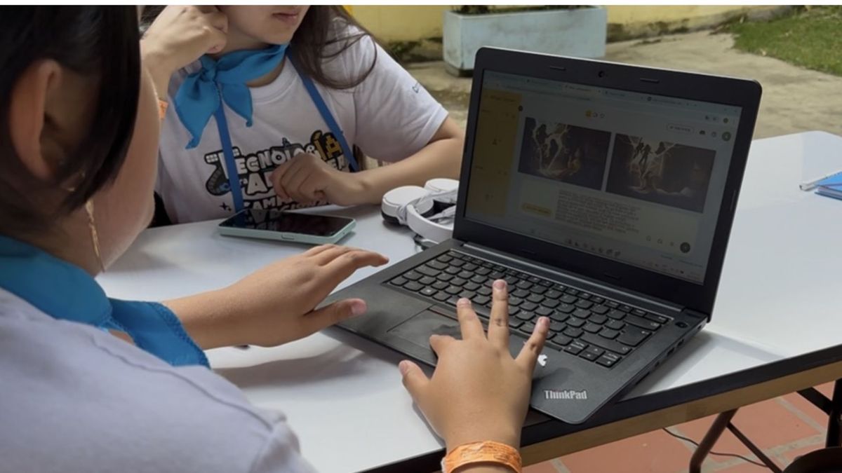 Estudiantes realizando animación