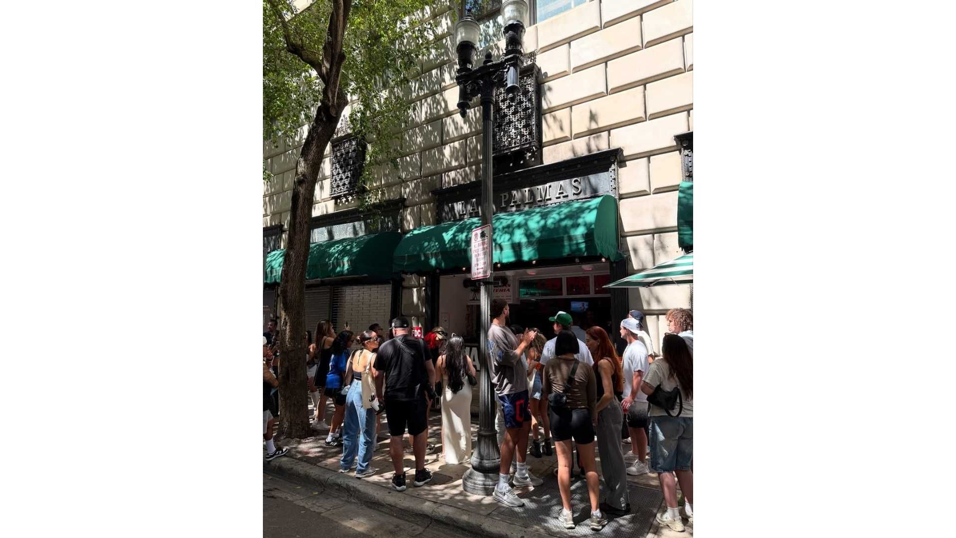 El emblemático café cubano Las Palmas se despide tras 45 años, afectado por costos elevados y cambios en la clientela.