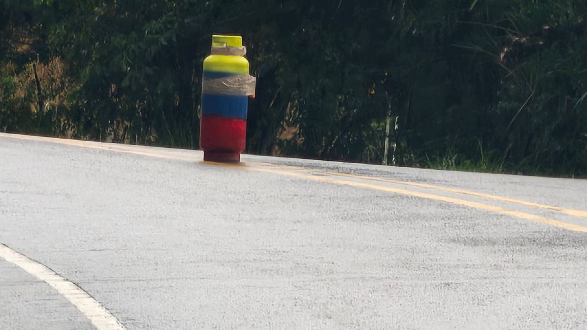 Abandonan cilindro en la vía Cali - Buenaventura