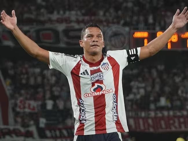 Varios jugadores terminan contrato al final de 2025. Entre ellos, figura el delantero colombiano, Carlos Bacca.