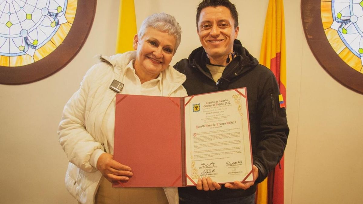 Yaneth Franco, vendedora ambulante elegida como el personaje del año por el Concejo de Bogotá