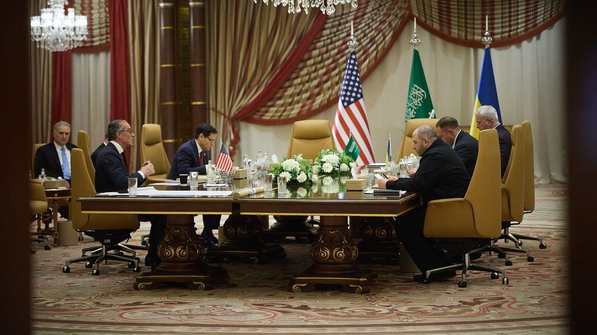 Kremlin niega preparación de encuentro trilateral con Kiev y EE. UU. pese a avances en conversaciones sobre Ucrania.