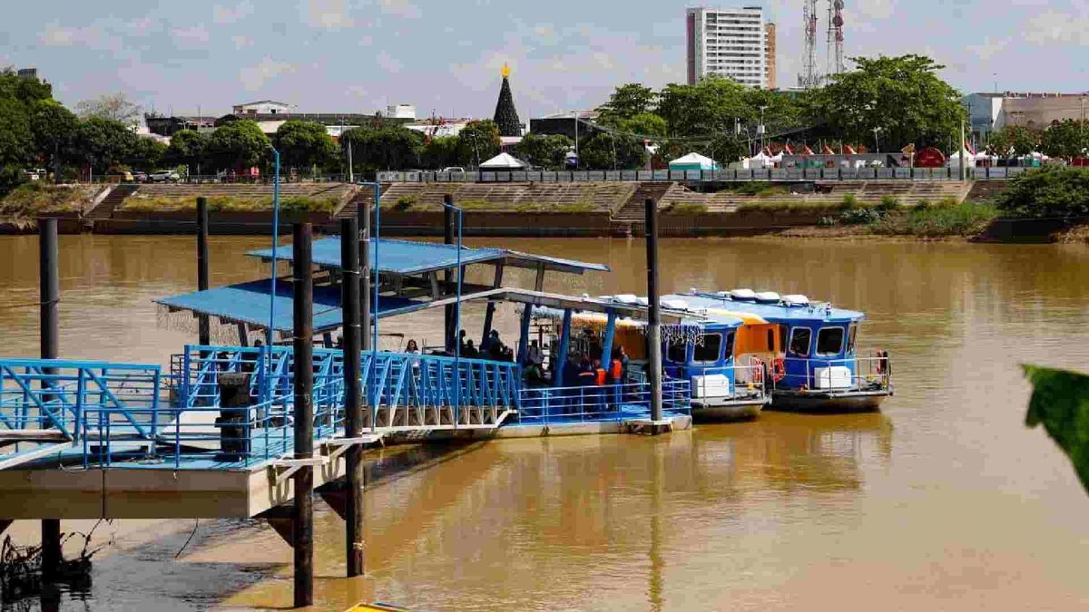 Businú el primer transporte público fluvial de Colombia, esta en Montería.