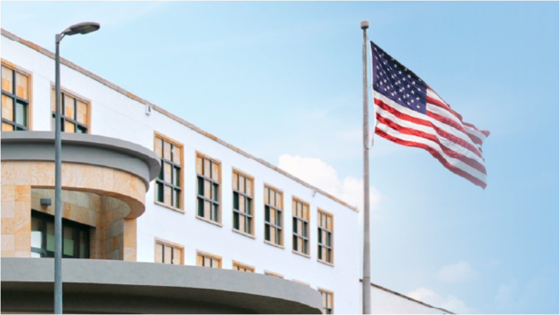 La embajada tampoco abrirá el lunes 12 de enero de 2026 por la celebración del Día de los Reyes Magos en Colombia.