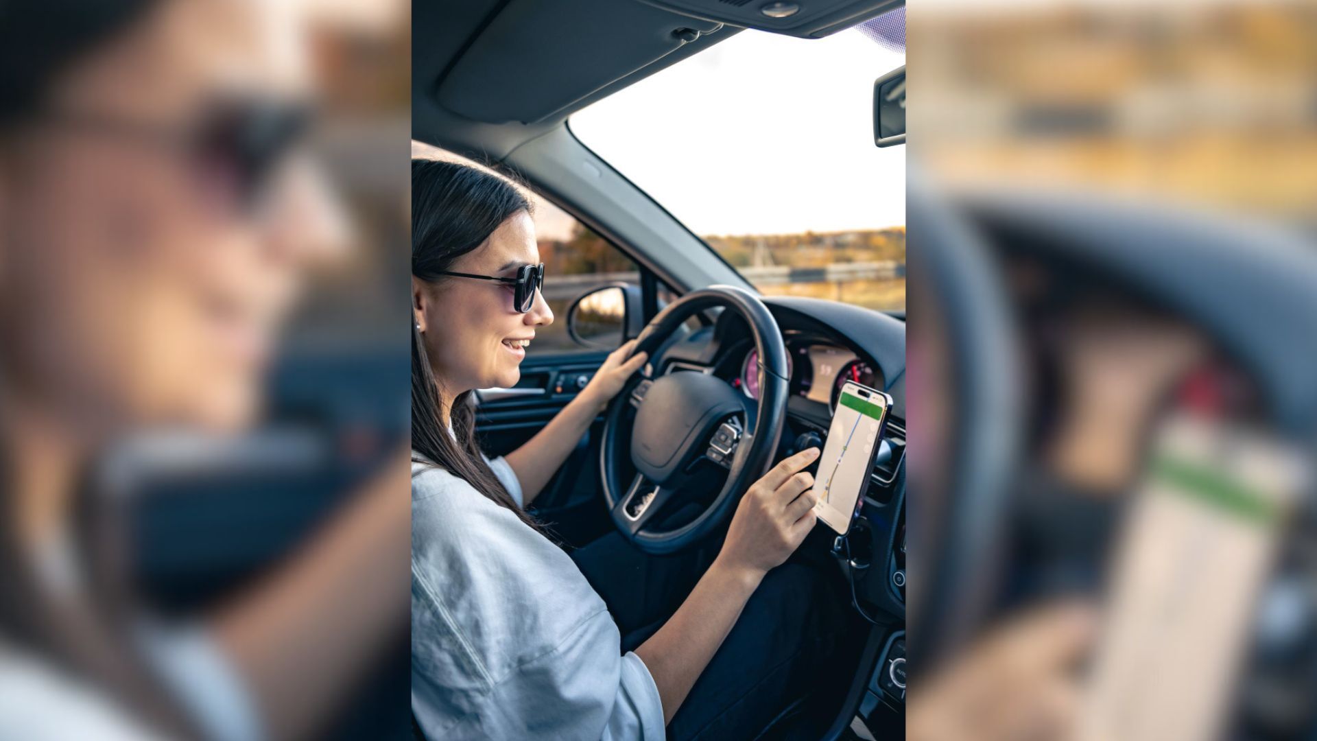 Descargar mapas y entretenimiento antes del viaje reduce el consumo de datos móviles en carretera.