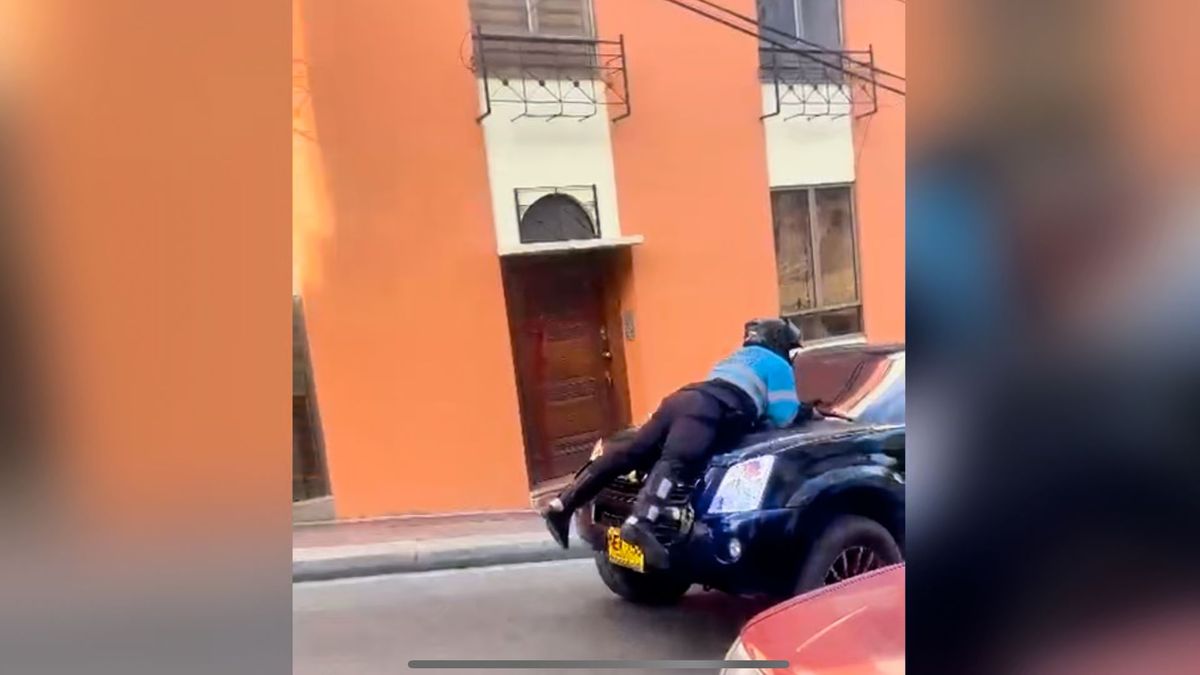 Agente de tránsitos es arrastrado por vehículo en Tunja