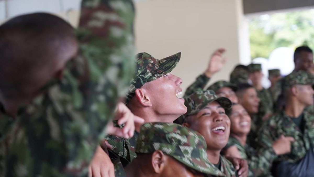 Miles de soldados, marinos y aviadores pasarán Navidad custodiando cada rincón del país, para garantizar la seguridad de los colombianos.