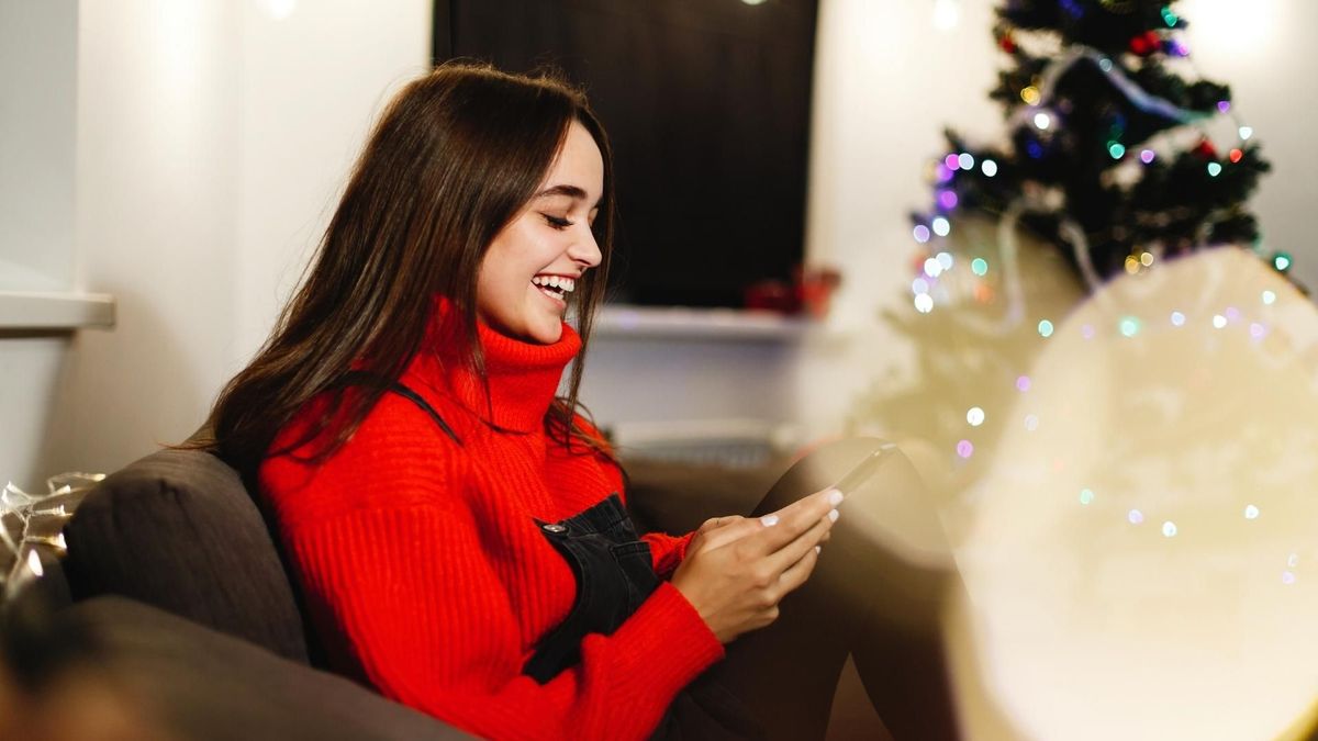 Las frases de feliz Navidad largas se comparten el 24 y 25 de diciembre para expresar cariño entre amigos, familia y parejas.