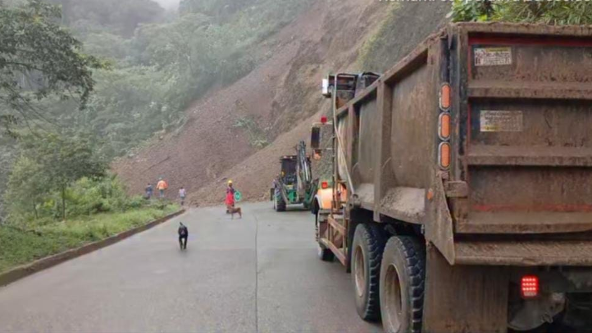 Deslizamiento de tierra vía Panamericana Risaralda - Chocó