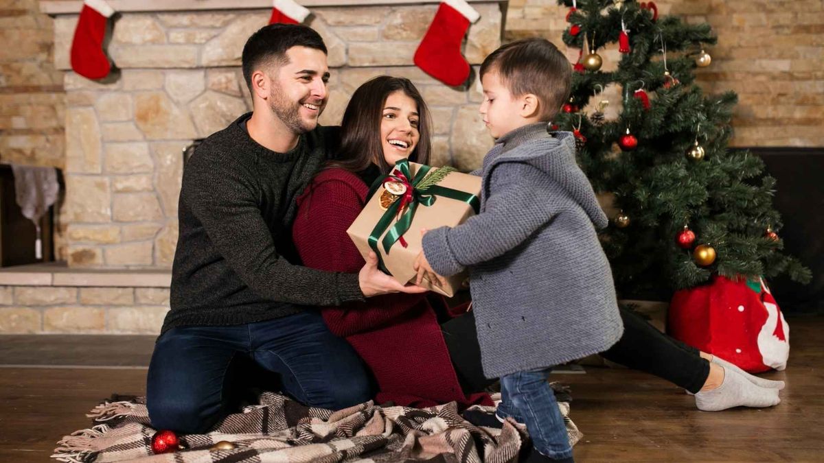 Representación del pesebre de Belén. El padre Euclides Eslava recordó que el nacimiento de Jesús en la pobreza es un mensaje de esperanza y un llamado a la reconciliación en Colombia.