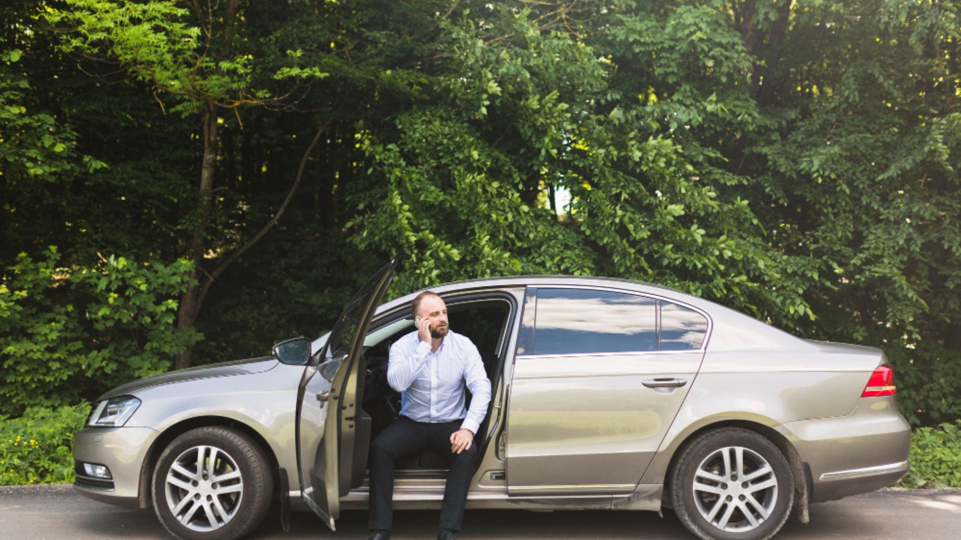 Un filtro de combustible saturado impide el flujo correcto de gasolina, lo que causa tirones y el apagado repentino del motor en altas velocidades.