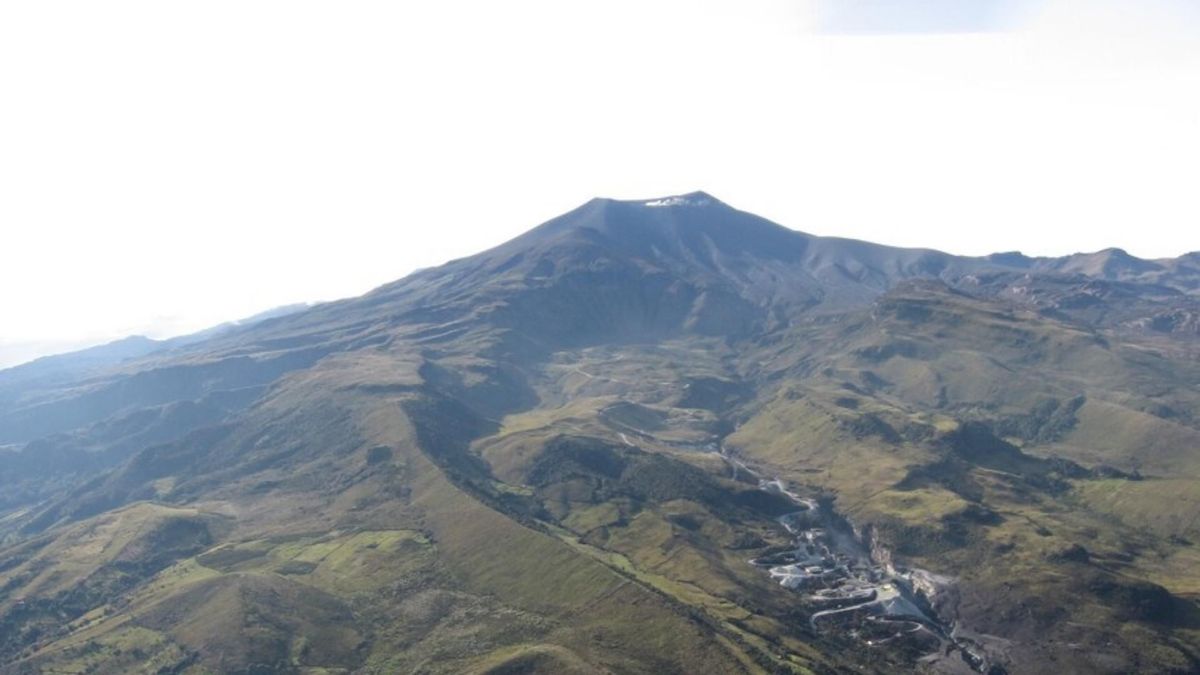Cámara Piocollo registró ceniza fina y una columna de gases con una altura mínima de 500 metros sobre el volcán Puracé.