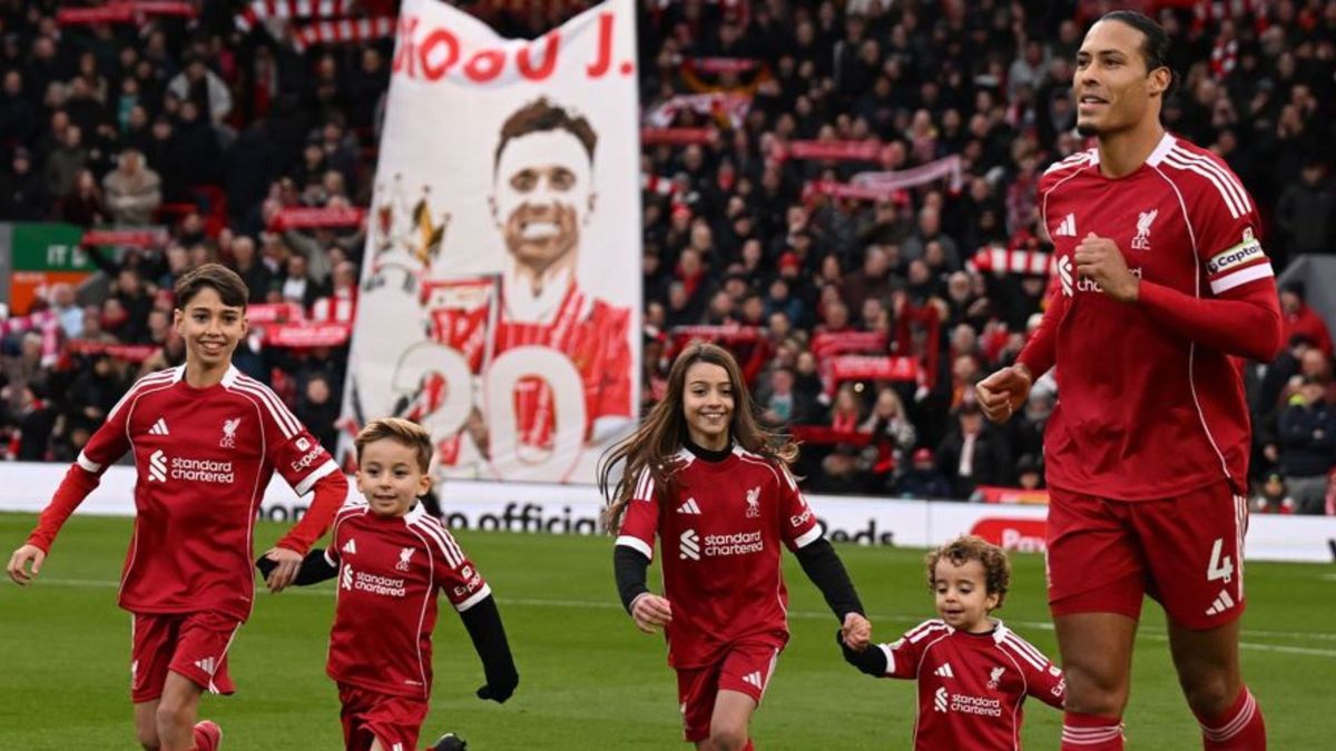 Homenaje a los hijos del fallecido Diogo Jota por parte del Liverpool