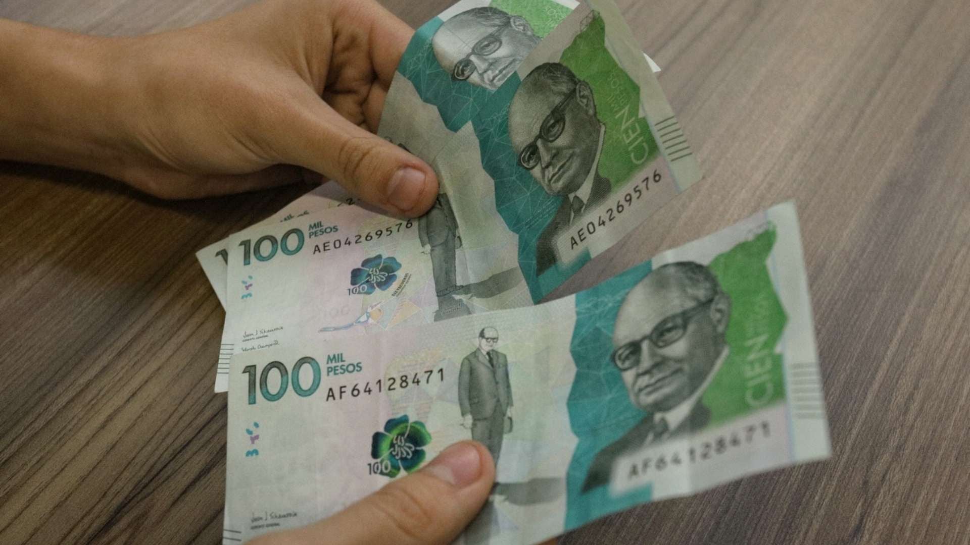 El monto del subsidio de desempleo cambia cuando se ajusta el salario mínimo en Colombia.