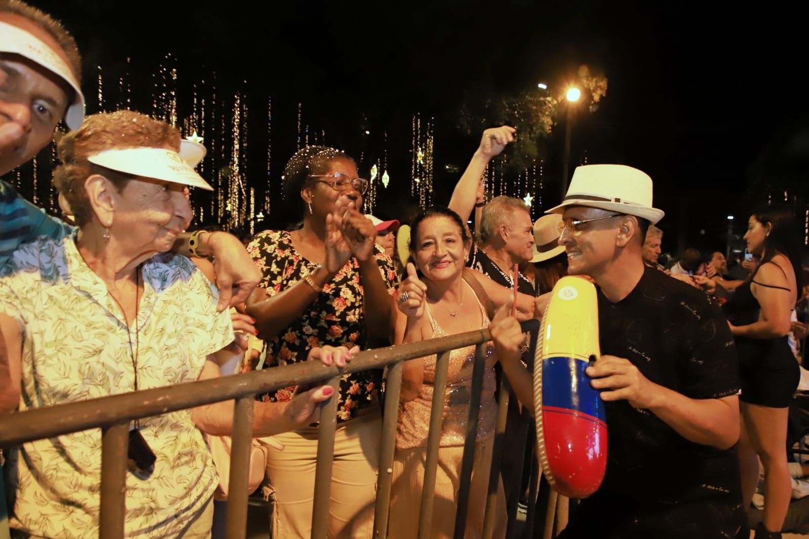 A los caleños no les puede faltar el güiro y la campana 