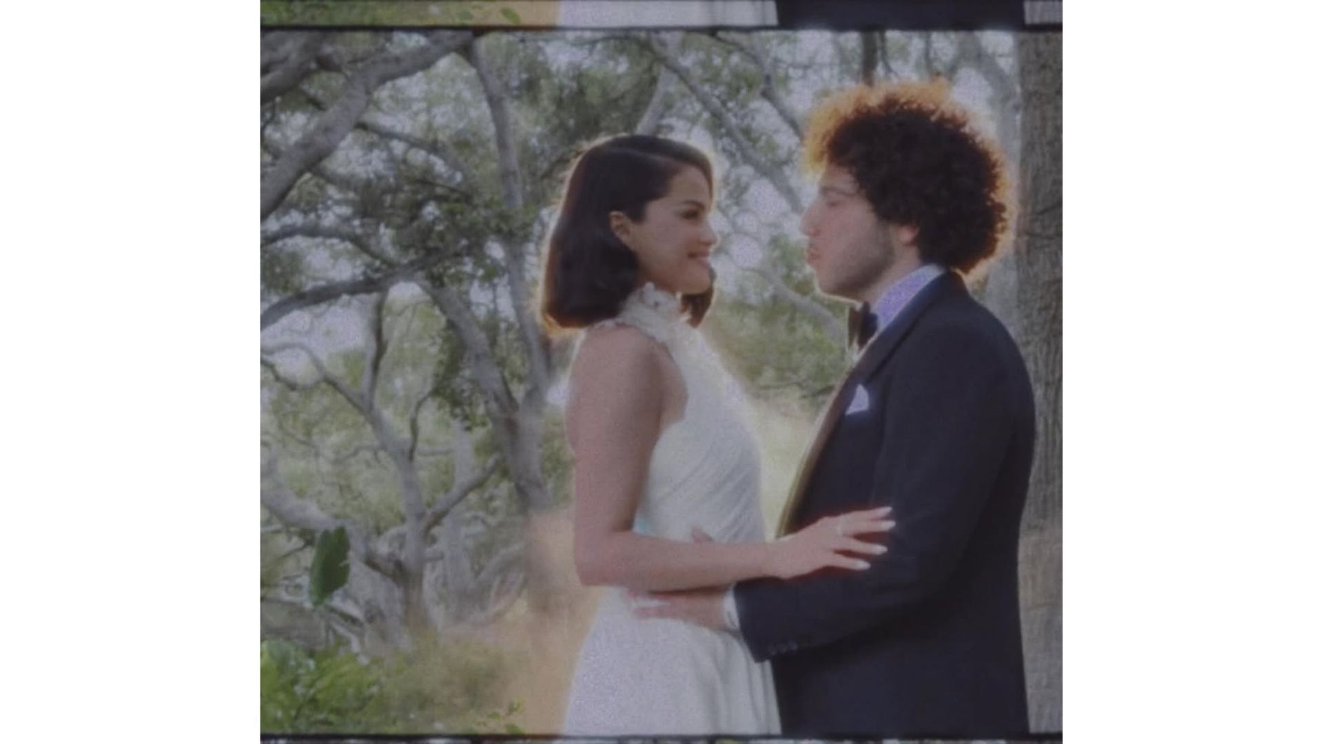 Selena Gómez y Benny Blanco se casaron el 27 de septiembre de 2025 en Santa Bárbara, California.