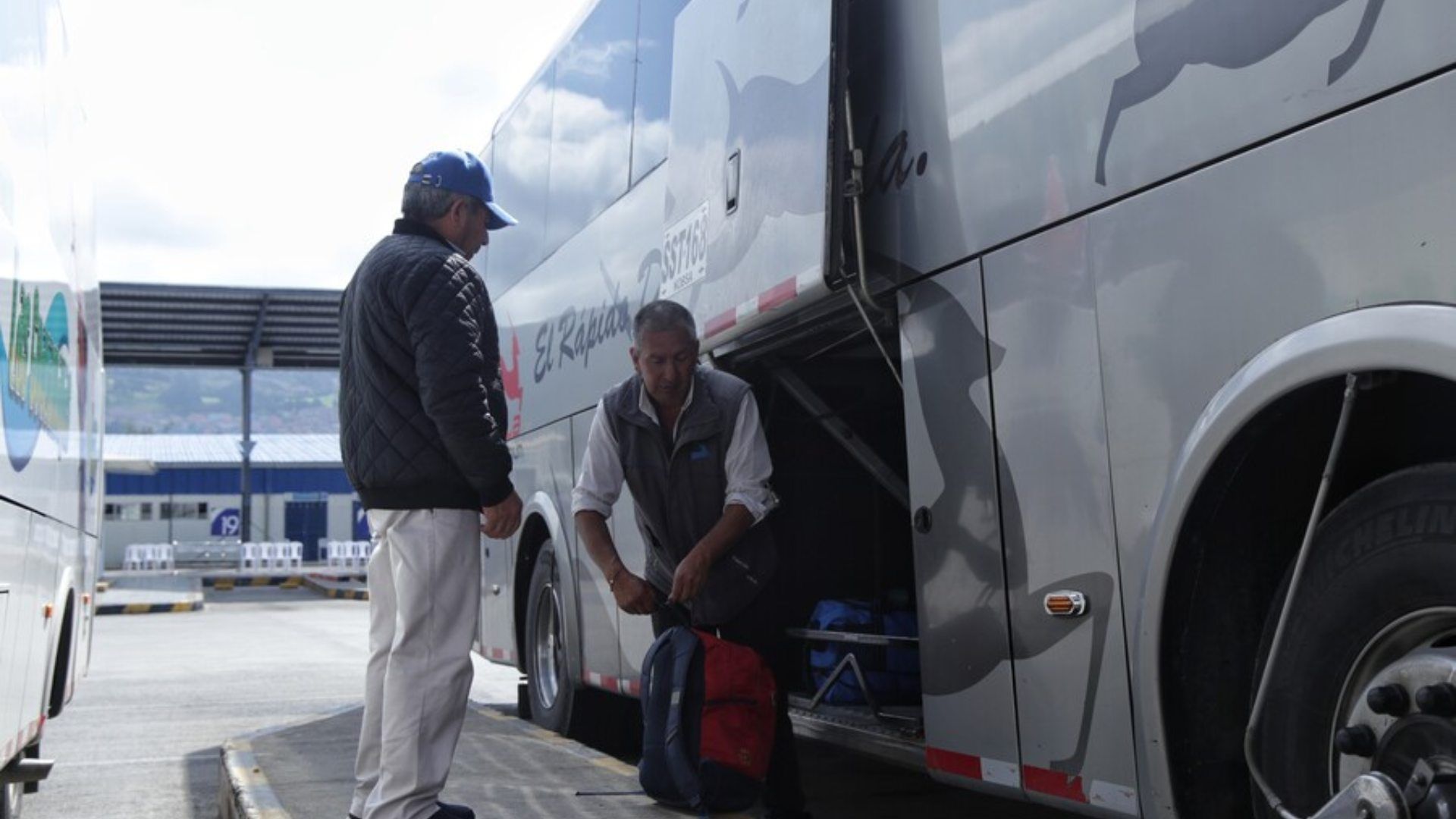 La combinación entre mayor flujo de pasajeros y cupos limitados ha generado ajustes en las tarifas ofrecidas por las empresas transportadoras.