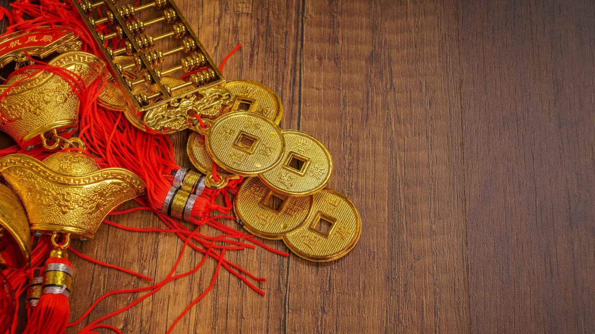 Rituales sencillos de feng shui se practican en el hogar con intención económica para el nuevo año.