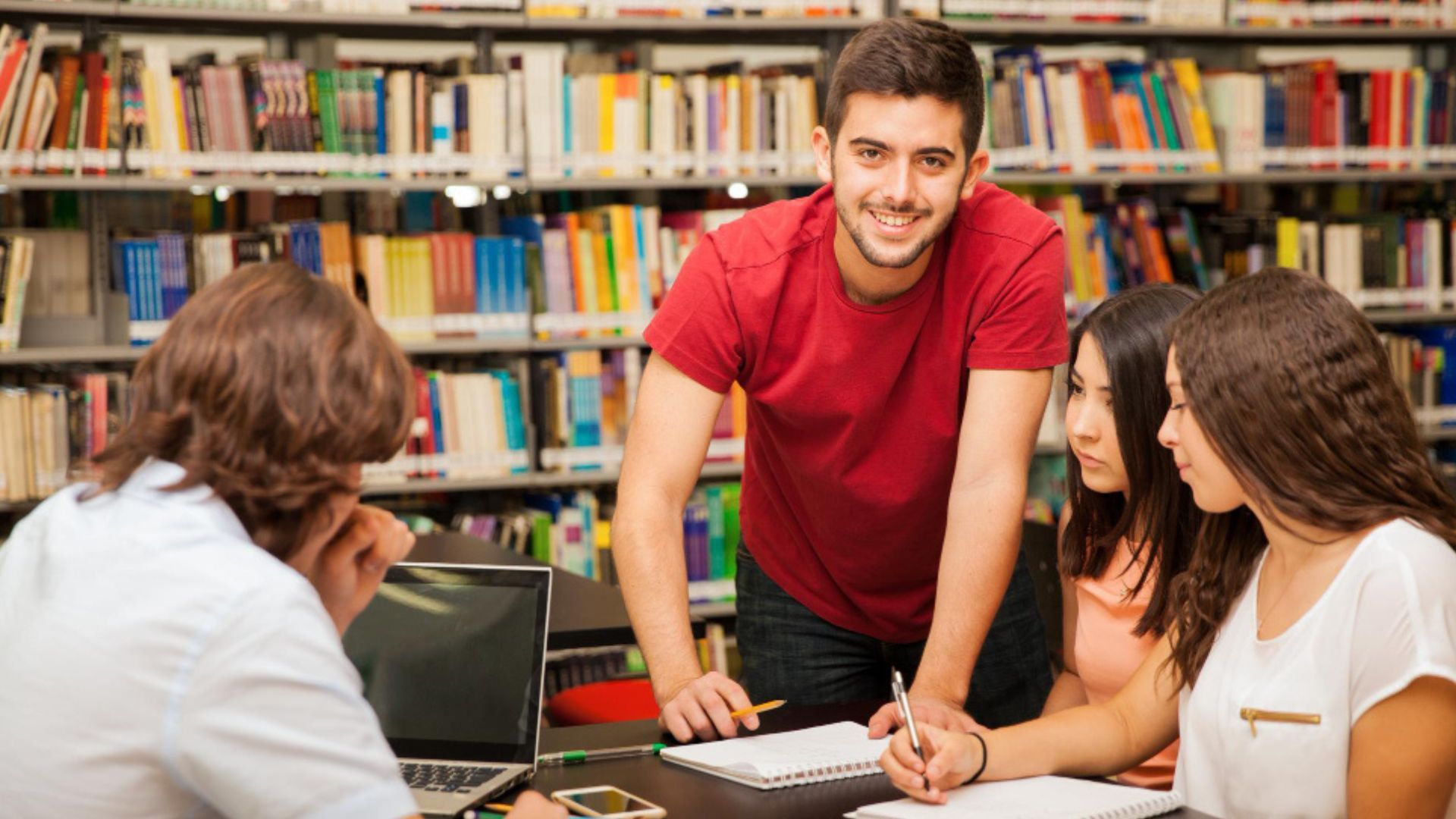 La convocatoria estará abierta hasta el 15 de febrero de 2026 para estudiantes internacionales.