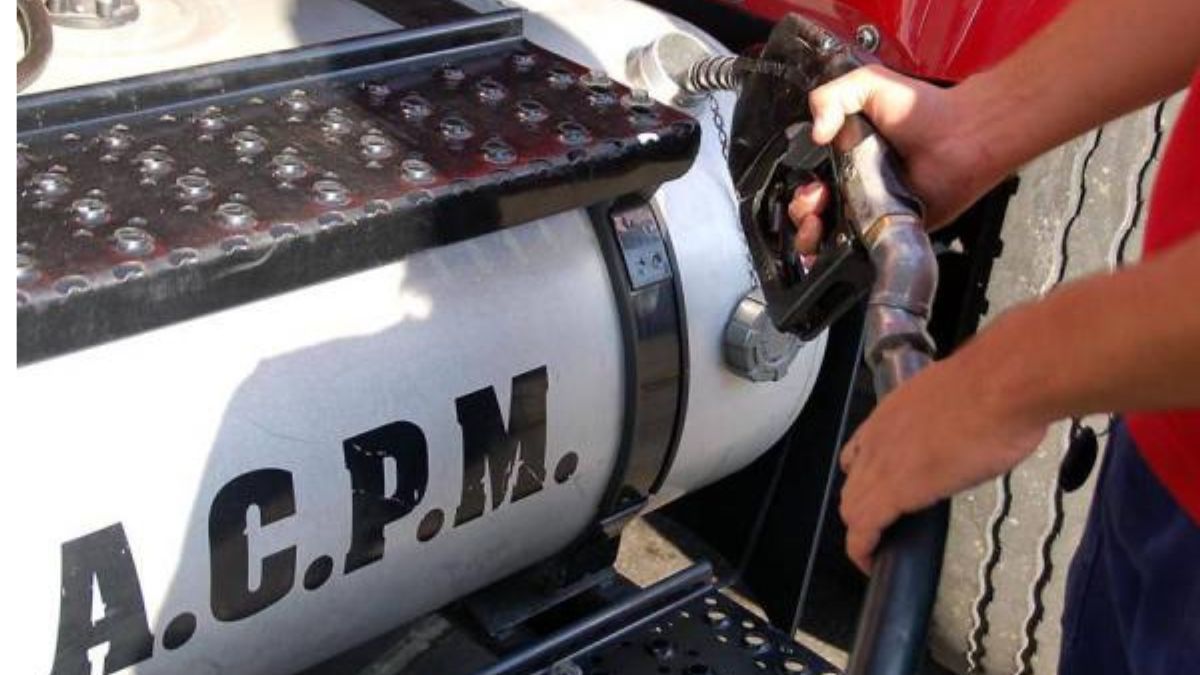 Según el documento de la CREG, el precio promedio nacional de la gasolina corriente se ubicará en 16.057 pesos por galón, mientras que el promedio del ACPM será de 10.984 pesos por galón.