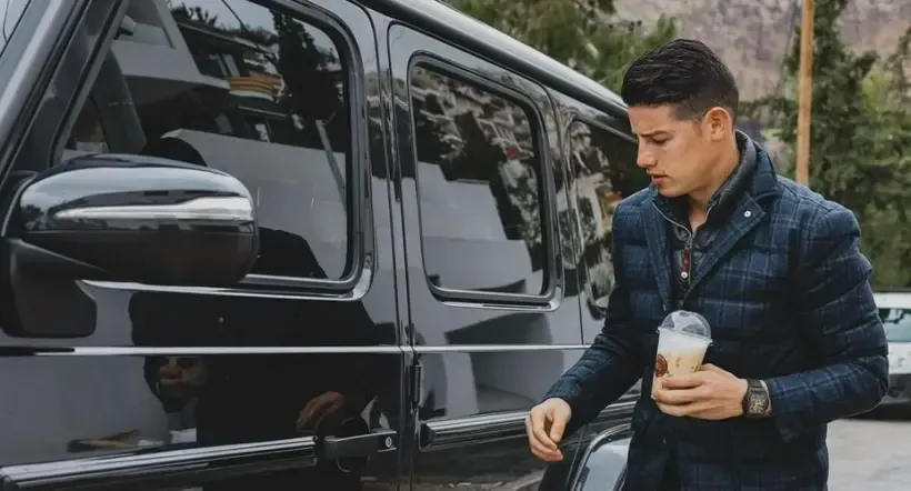 James Rodríguez y una camioneta Mercedes Benz Clase G500