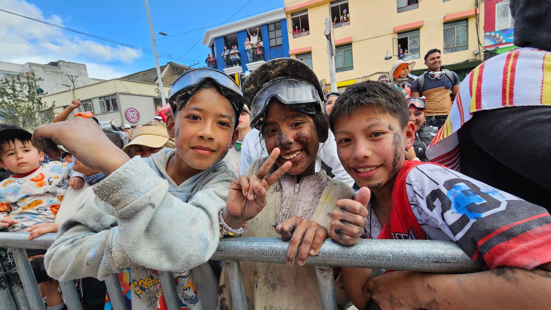 Asistentes en la senda del Carnaval de Pasto.