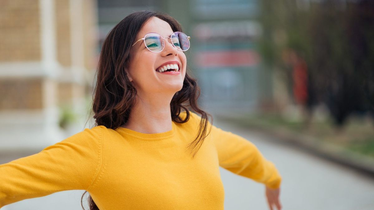 Hoy, las sociedades toman decisiones basadas en emociones, aseguró la autora.