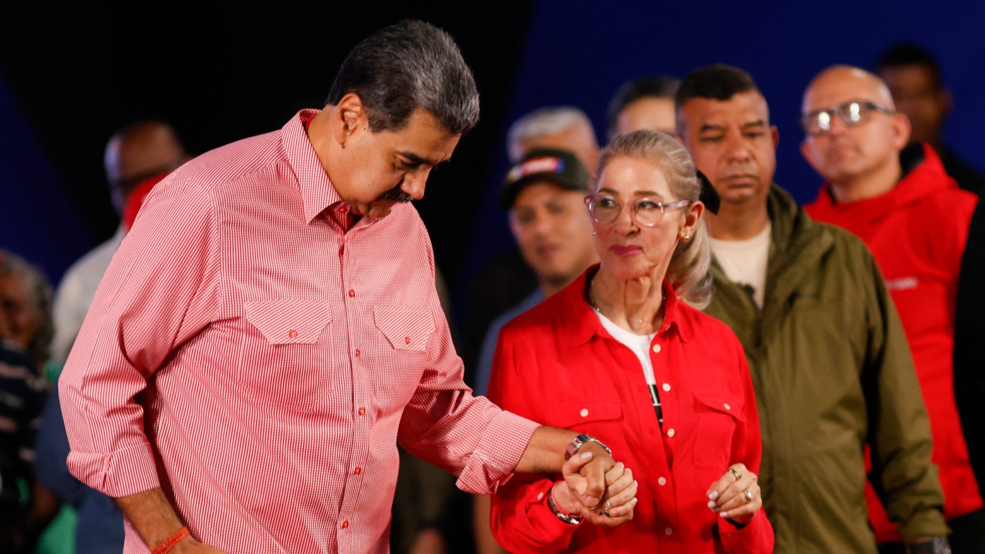 Según Trump, Maduro y Flores fueron capturados y trasladados fuera de Venezuela.