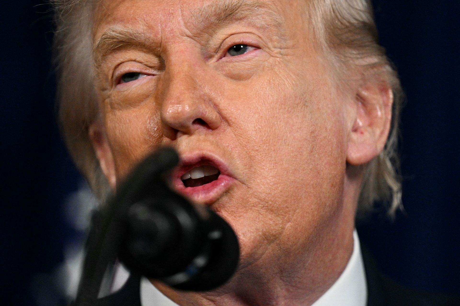 Trump advierte que EE. UU. podría lanzar un segundo ataque mayor en Venezuela.