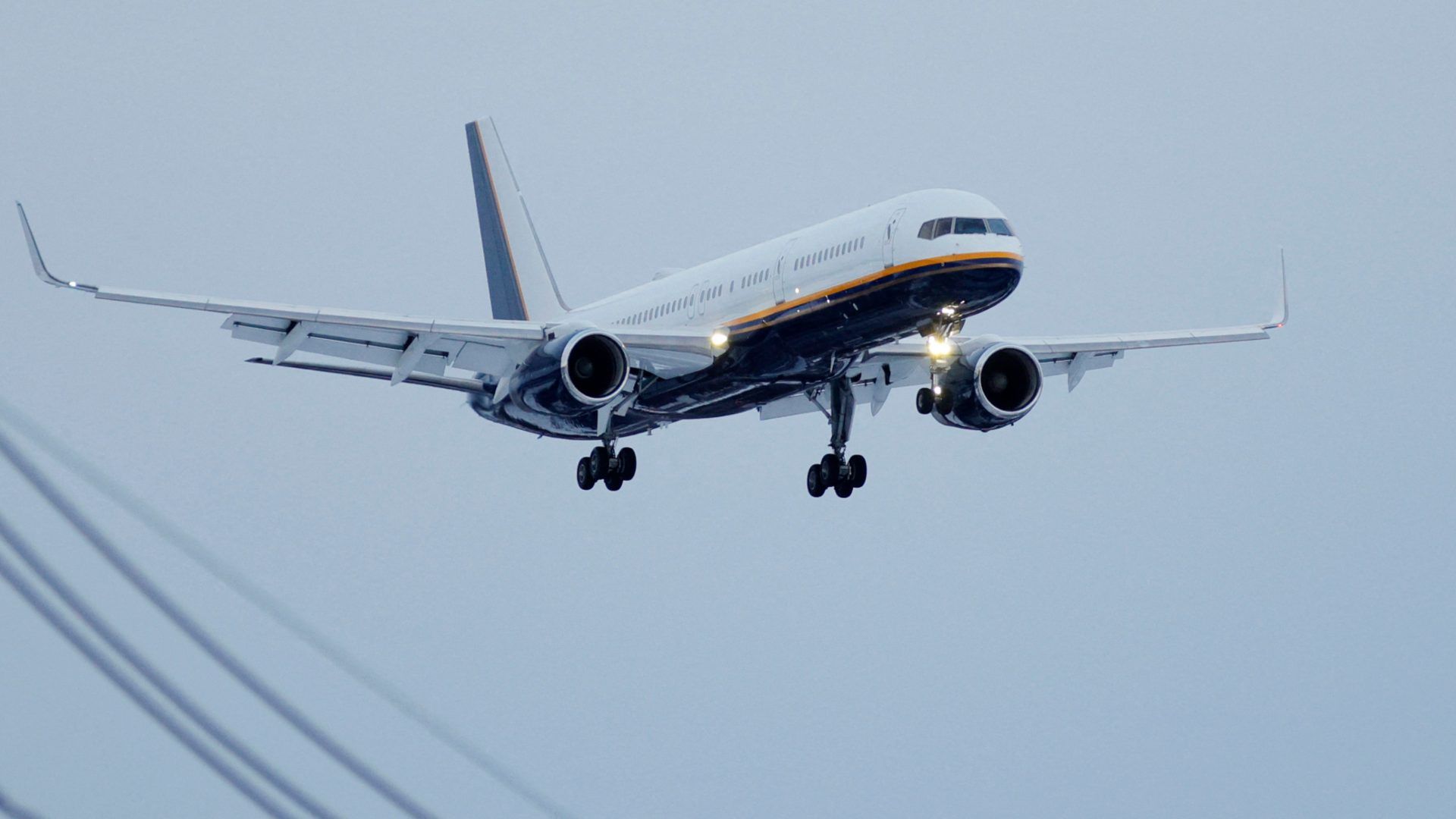 Primera imagen del avión del Departamento de Estado aterrizando en EE. UU. con Maduro.