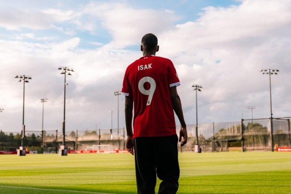 Alexander Isak, el jugador sueco que encabezó el mercado de fichajes como la transferencia más cara del 2025