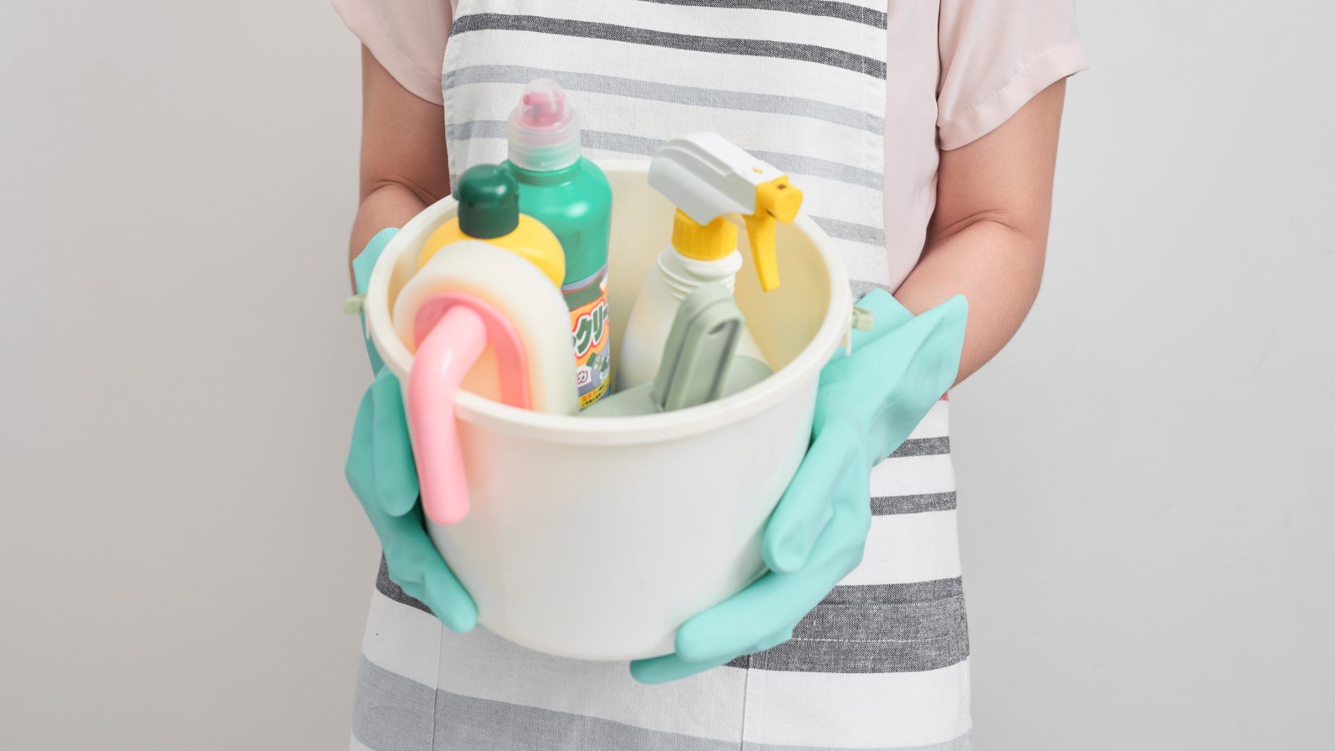 A su empleada doméstica puede pagarle por mes o por día.